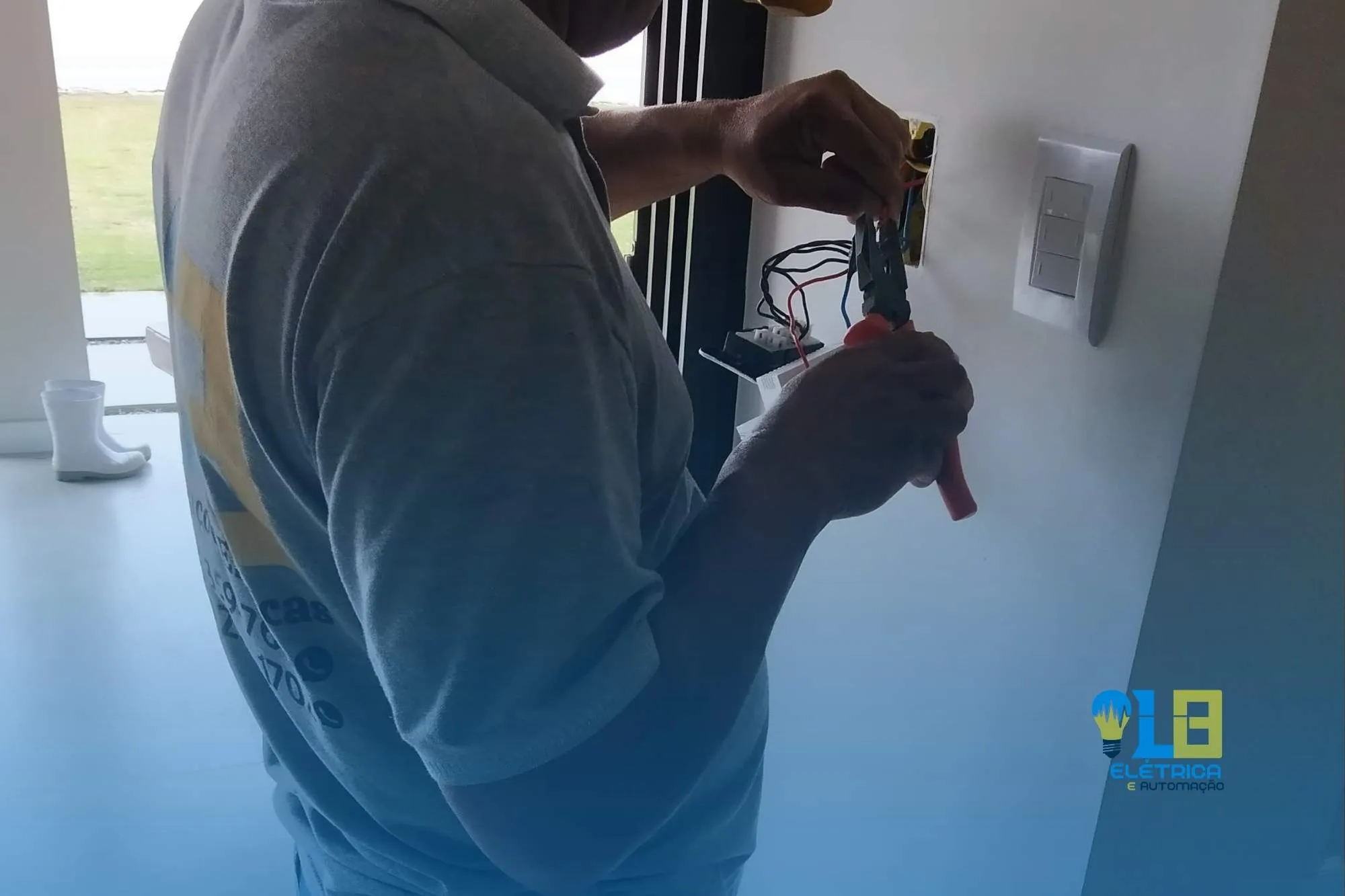 Instalação de interruptor inteligente feita pela LB